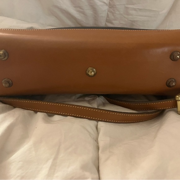 Vintage 80's Dooney & Bourke Black Crossbody Bag in All-Weather Leather - Picture 3 of 5